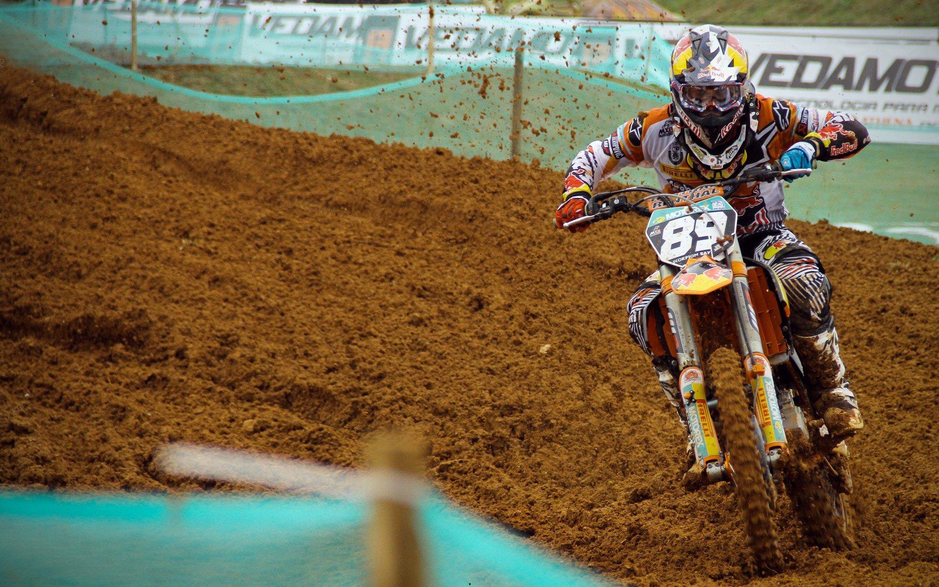 字母哥连续两场六犯离场，疲惫身影引发密尔沃基球迷忧虑